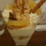 ミルク&パフェ よつ葉ホワイトコージ 札幌ステラプレイス店 - 