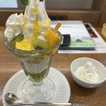 ミルク&パフェ よつ葉ホワイトコージ 札幌ステラプレイス店 - 