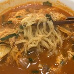 日高屋 - 豚キムチを卵とじした、辛味噌ラーメンみたいな感じ