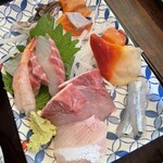お食事処 かず - てんこ盛りお刺身