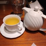 サイアム セラドン 新宿タカシマヤ店 - レモングラスティーはポットで出て来ます