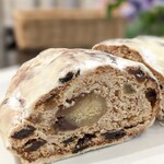 日菓 - 薄めの白いお砂糖がちょうどいい甘さ。甘すぎず、上品にスパイスとラムが香るのです。