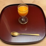 徳ㇵ本也 - 自家製みかんジュース　冷凍みかんとフレッシュなみかんをブレンドしている