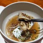 馳走西健一 - 魳のコンフィと舞茸、エノキのスープ