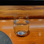 馳走西健一 - ミネラルウォーター