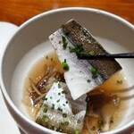 馳走西健一 - 魳のコンフィと舞茸、エノキのスープ