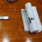 馳走西健一 - お手拭きの差し替え