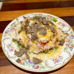 創作料理Ryota  - ・黒毛和牛イチボのカルパッチョ〜香草と黒トリュフ、熟成チーズの贅沢仕立て〜