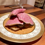 創作料理Ryota  - ・滋賀県産近江黒毛和牛イチボのステーキ〜黒オリーブと胡麻のソース、醤油のアリオリソース〜