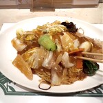 北京料理桂蘭 - ホイ麺には大きめの肉魚介野菜の具材がたっぷり入っています(o^^o)