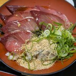 博多ごまさば屋 - 本日丼の魚はカツオかな？
