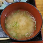 博多ごまさば屋 - 味噌汁　魚のアラで出しを取った感じ