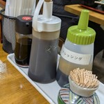 博多ごまさば屋 - 卓上の調味料類
