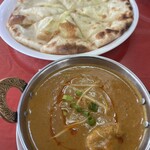 ニュータージマハール - チキカレーとチーズナン