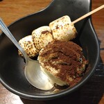 鶏ノ塚 - 焼きマシュマロとエスプレッソ掛けバニラアイス。おかわりしたかったぁ。ふわふわ、とろとろのマシュマロが最高!!