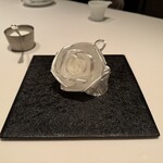 カンテサンス - 誕生日だったので飴細工のお花をお願いしました。繊細でキラキラしていて本当に美しいです。