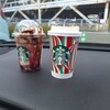 スターバックスコーヒー - メリーベリーストロベリーフラペチーノwithチョコレートチップ&ソース、メリーベリーストロベリーミルク(アイス)Tallサイズ