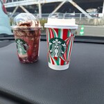 スターバックスコーヒー - メリーベリーストロベリーフラペチーノwithチョコレートチップ&ソース、メリーベリーストロベリーミルク(アイス)Tallサイズ