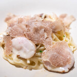 レストラン オオツ - 2024.12 いわき梅田水産の天然トラフグ白子 ピエモンテ産白トリュフ 卵白麺 白子とパルメザンのソース