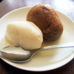 ババ(420円) ラム酒シロップに浸したブリオッシュ