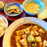 中華料理 口福 - 四川麻婆豆腐　定食セット　（ご飯、スープ、小菜）　
      　＊定食ごはん大盛り無料サービス…ごはん大盛り　　そしてゴマ揚げ団子