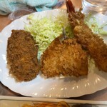 藤乃木 - トッピング。右からエビ350円、アジ220円、カレーボール220円