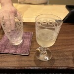 鎌倉 北じま - グラスや器はこりに凝ったもののようで、これらはオールドバカラだそうです