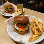 TEDDY'S BIGGER BURGERS - 