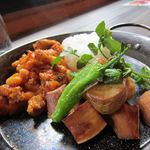 関内バル 333 - 鶏肉と白インゲンのトマト煮