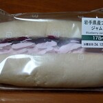 セブンイレブン - ブルーベリーのジャムとホイップ 176円(税抜)