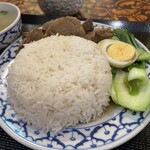 マイペンライ - カオカアムー大盛