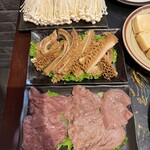 火鍋江湖 - 豚の腎臓とハチノス、エノキ。