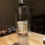 壱面 - マドンナ リープフラウミルフ 白ワインボトル