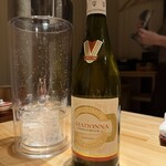 壱面 - マドンナ リープフラウミルフ 白ワインボトル