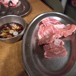 ホルモン青木 - 豚カルビとかしら