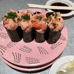 根室花まる - サーモン中落ち軍艦‼️柔らかく脂乗ってる。