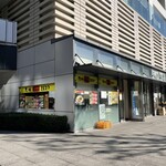 博多ラーメン 長浜や - この隣の隣が舎鈴さん。上はタワマン