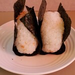 初狩パーキングエリア （上り線）　峠の茶屋 - 左が鮭、右が辛子明太子