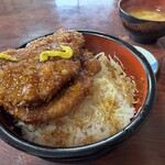 しおえ - カツの下のキャベツが少なめ