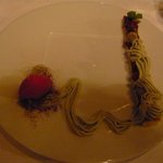 レストラン マノワ - デザート（ビスタチオのムースとフランボワーズのガトー）（2014.5）