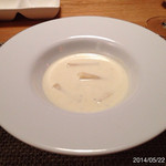 ファニエンテ - 2014.5.22(木)19時半 コース料理6000円+飲物代
      デザイン店舗にリーズナブルなコース料理、料理人との距離が近い、全てのバランス良し(*^-^*)