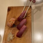 鮨処藤 - ⒍中トロ３、⒏赤貝