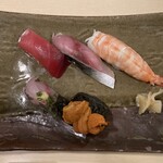 鮨処藤 - ・最初の五貫 ⒈中トロ5 ⒉蒸しエビ5〜花海老 ⒊鯖5 ⒋雲丹5〜軍艦で ⒌鯵５