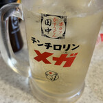 串カツ田中  - メガハイが飲み放題で選べるのが楽でいいですね！小さいジョッキ？普通のジョッキ？だと店員さんが大変になりすぎて申し訳ないけど、こっちも酒来ないなーってジレンマを避けられますw