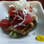 鶴亀 - マグロ納豆 420円(税込)(2024年12月7日撮影)