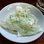 鶴亀 - お通し 200円(税込)(2024年12月7日撮影)