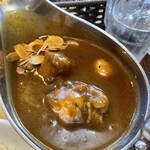 ガヴィアル - ミックスカレー(チキン、あさり、エビ)