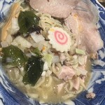 煮干しのビリー - 和え玉にクリア煮干し豚骨スープ