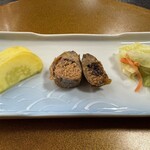 鯉西 - 先付けは沢庵と鮎の甘露煮と浅漬け