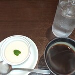 中国料理 天龍 - ホットコーヒー、杏仁豆腐